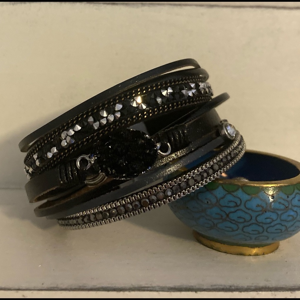 Magnetic clasp leather bracelet